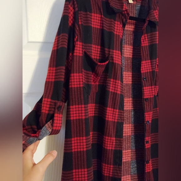 ME & U red and black plaid flannel button up. Size 2x. - Picture 4 of 7
